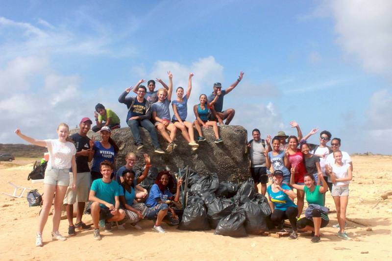 MAGEC-Aruba-University-of-Coastal-Cleanup-visitaruba-blog-environment-800