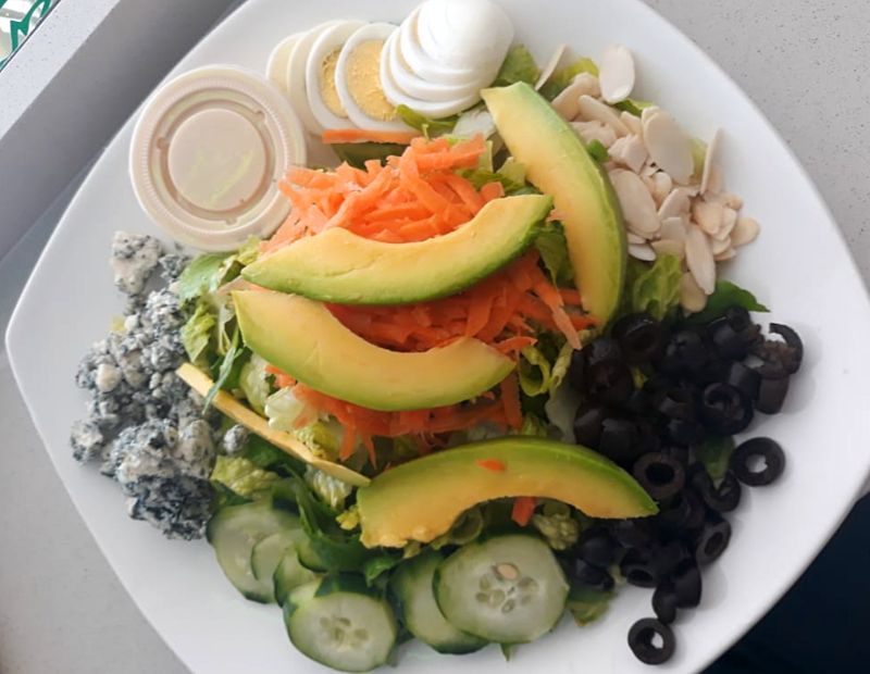 garden-fresh-salad-vegetarian-blue-cheese-eggs-aruba-visitaruba-blog-by-megan-rojer