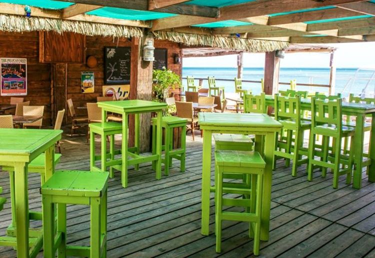 Bar-Pelican-Pier-Happy-hour-in-Aruba-Blog-by-Megan-Rojer-of-VisitAruba