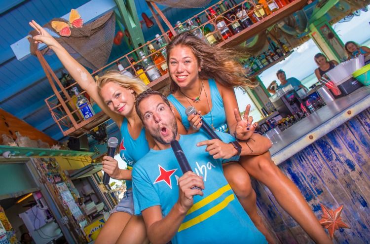 Bugaloe_beach-bar-and-grill-aruba-Happy-Hour-Entertainment-visitaruba
