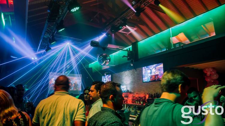 gusto-nightclub-aruba-late-night-happy-hour-blog-by-visitaruba