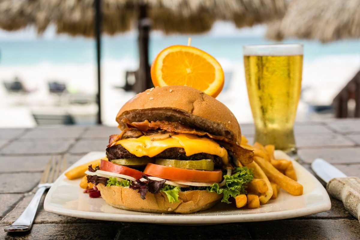 8 Food Spots for Beachfront Bites in Aruba