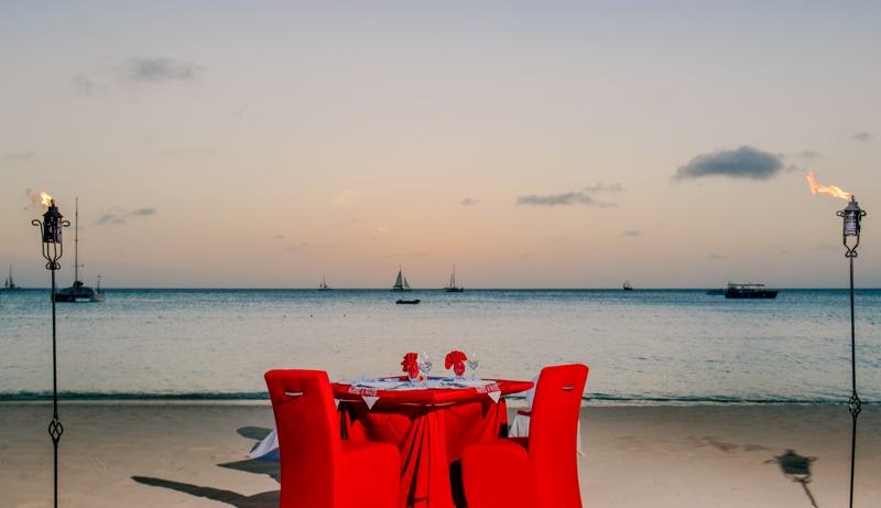 Hyatt-Regency-Aruba-Pampered-Dusk-dinner-on-the-beach-in-aruba