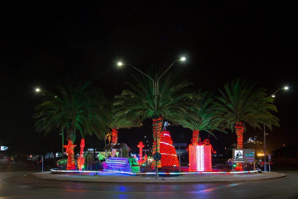 christmas-roundabout-visitaruba