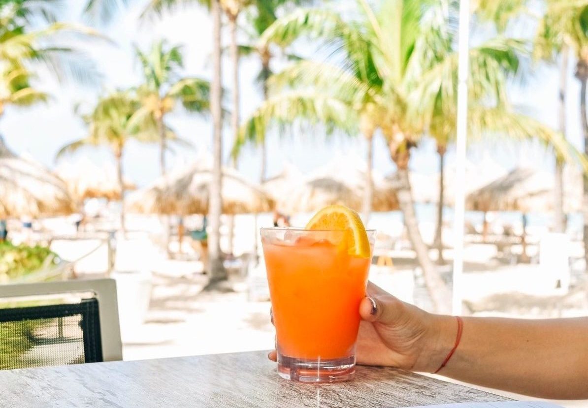 Hold Onto Summer With These 7 Aruba Cocktails