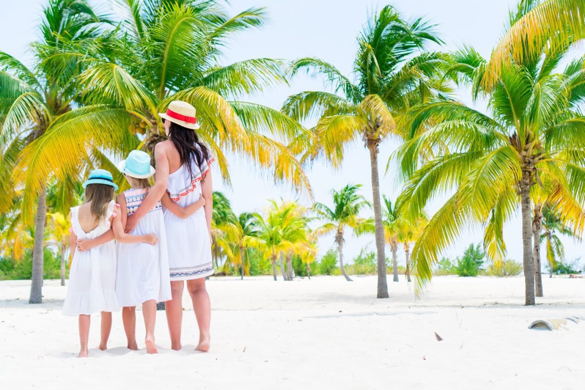 Where to Celebrate Mother’s Day in Aruba: Brunches, Spa Escapes & Sunset Moments She’ll Love