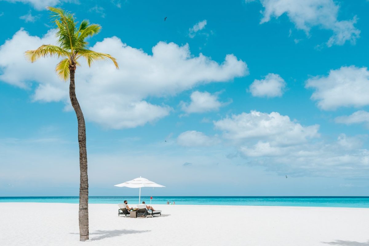 Why Couples Should Travel to Aruba this Summer