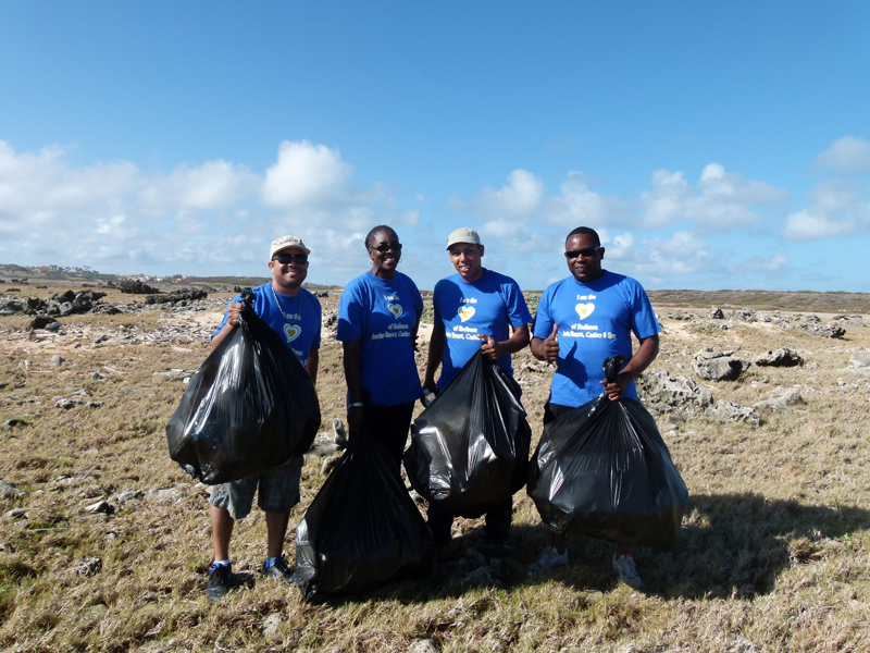 Radisson Aruba Resort organized a beach clean up on Earth Day