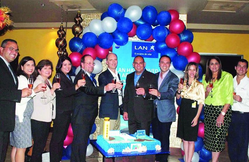 Reina Beatrix Airport officially welcomes LAN Colombia’s first flight to Aruba