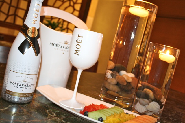 Aruba Westin’s Sirocco Lounge also takes part in ATA’s Little White Dress campaign