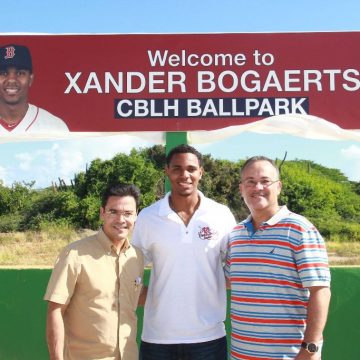 Aruba Beach Tennis Open 2018 on X: Xander Bogaerts in the house enjoying  the action 👊  / X