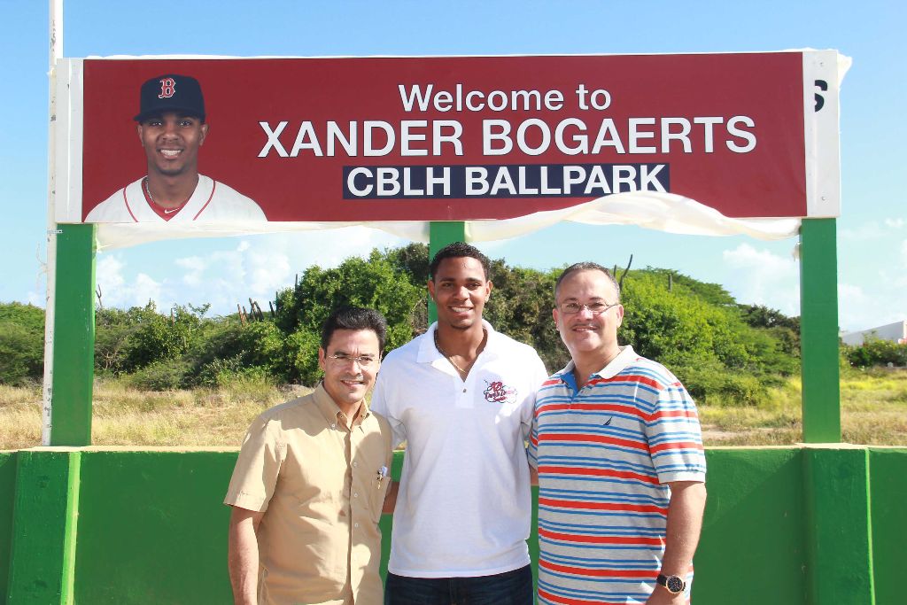 Aruba Beach Tennis Open 2018 on X: Xander Bogaerts in the house enjoying  the action 👊  / X