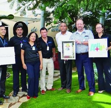 Aruba Airport Authority N.V. (AAA) receives exceptional awards during LAN's arrival on the island