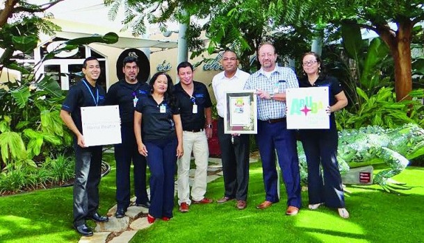 Aruba Airport Authority N.V. (AAA) receives exceptional awards during LAN's arrival on the island