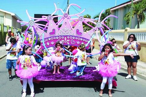 Aruba’s 19th annual Balloon Parade enchanted youngsters of all ages