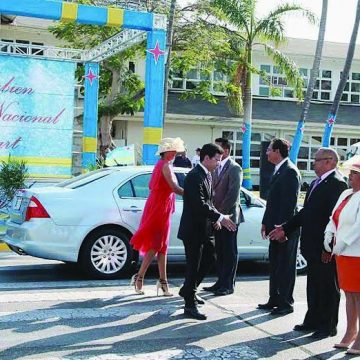 the Aruban Flag is rising.jpg