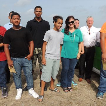 Divi Resorts Aruba donated electric cars to the Automobile Repair and Maintenance school