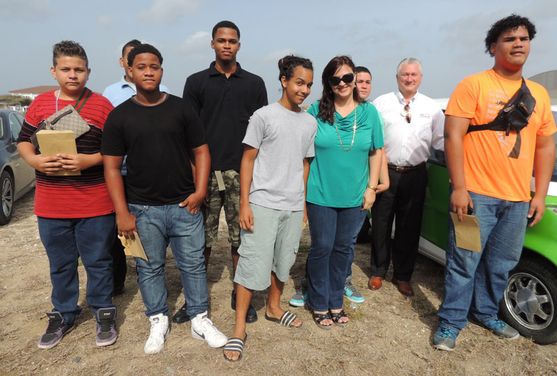 Divi Resorts Aruba donated electric cars to the Automobile Repair and Maintenance school