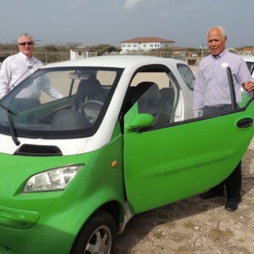 Divi Resorts Aruba donated electric cars to the Automobile Repair and Maintenance school
