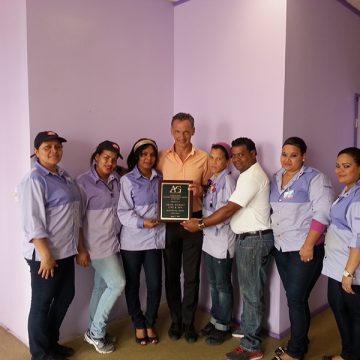 Ling & Sons Aruba awarded title of Retailer of the Year