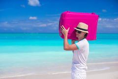 Aruba Essential Health Supplies shares some helpful tips on lifting and carrying luggage during your vacation trip