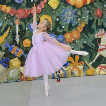 Introducing-the-Leading-Dancers-05.jpg