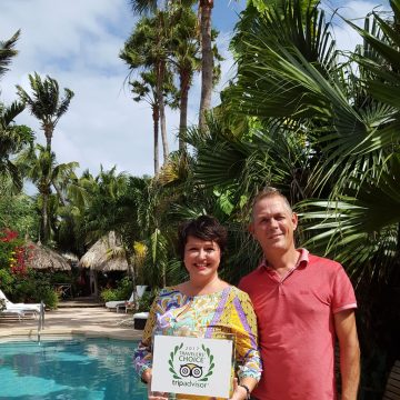 Deborah de Weerd and Henk Steenbergen of Paradera Park receiving TripAdvisor Award 2017.jpg