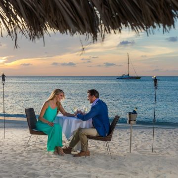 Hilton Aruba Resort Offers Romantic Beach Dinner for Valentine's Day