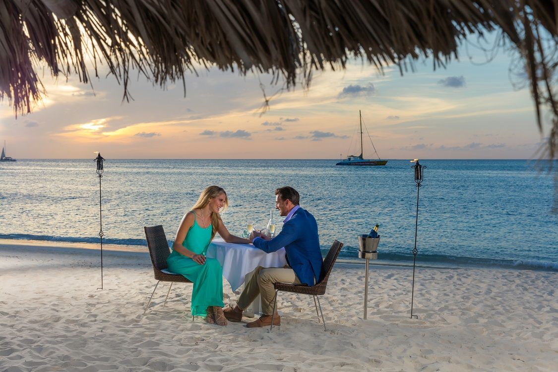 Hilton Aruba Resort Offers Romantic Beach Dinner for Valentine’s Day