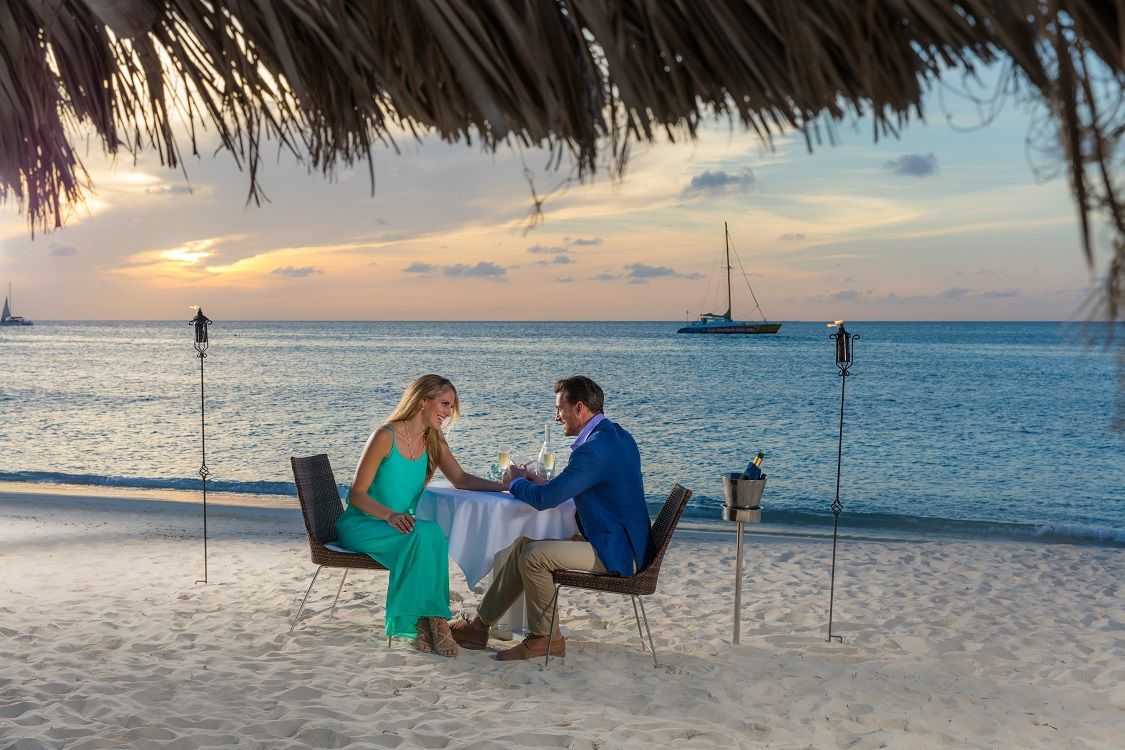 Hilton Aruba Resort Offers Romantic Beach Dinner for Valentine's Day