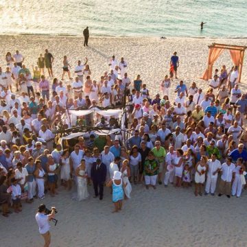 Aruba Hosts Caribbean's Largest Vow Renewal