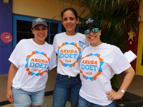 The Hilton Aruba Caribbean Resort & Casino Volunteers with Aruba Doet