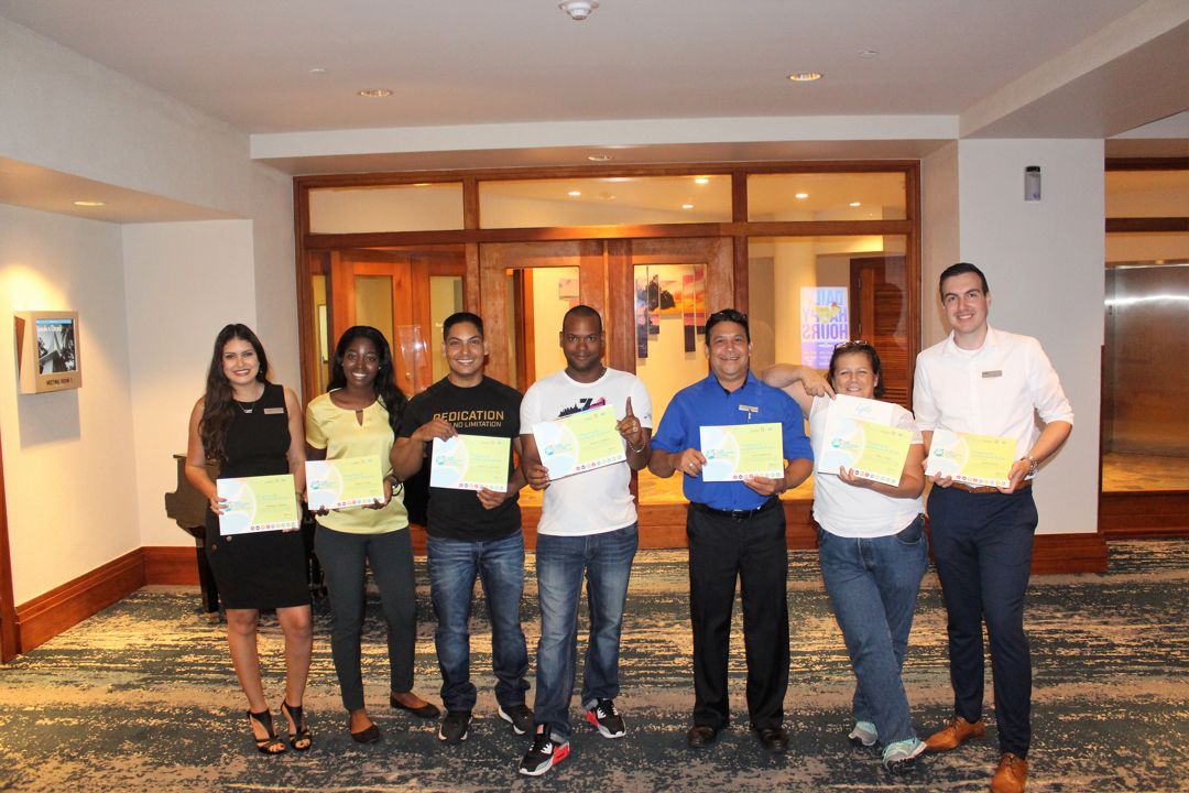 “My Promise to Aruba,” Hilton Graduates Team Members with Zjeito