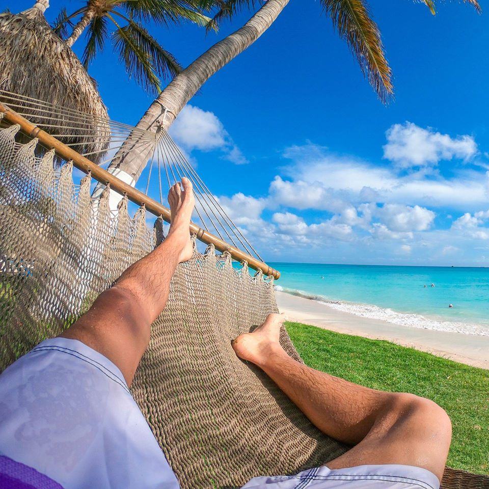 chilling-in-hammock-hamaca-in-aruba-at-divi-beach-visitaruba
