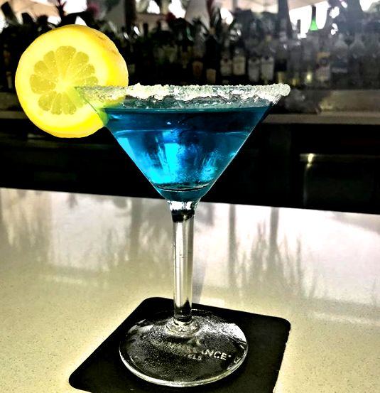 blue-renaissance-aruba-resort--hotel-casino-drinks-edit.jpg