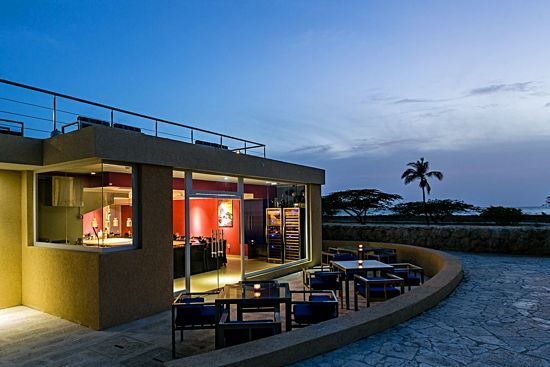 The-Kitchen-Table-Aruba-visitaruba-contact-location-info550.jpg