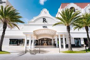 Royal Plaza Mall in Oranjestad - Tours and Activities