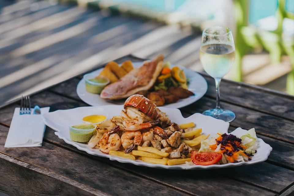 Dining out in Aruba image